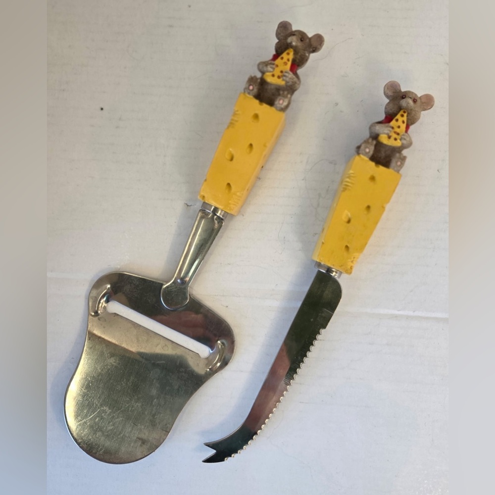 Progressus Cheese Slicer With Cheese Eating Mouse As Handle Set Of 2